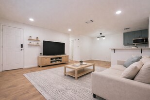 1815 Gracy Farms Ln in Austin, TX - Building Photo