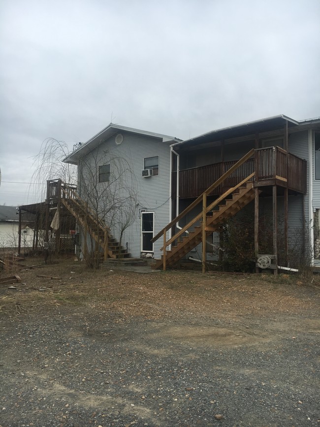 208 Highway 16 E in Clinton, AR - Foto de edificio - Building Photo