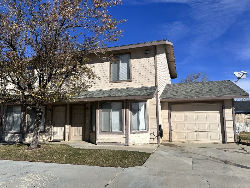 1421 Cimarron Ct, Unit Unit 1 in Tehachapi, CA - Foto de edificio