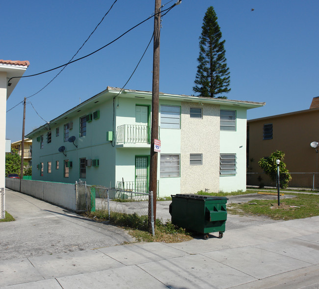 1627 NW 1st St in Miami, FL - Building Photo - Building Photo