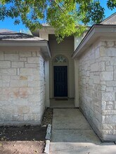 110 Beau Ln in Kyle, TX - Building Photo - Building Photo