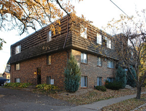 Cherokee Park Apartments in St. Paul, MN - Building Photo - Building Photo