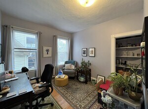 56 Beacon St, Unit 2 in Somerville, MA - Building Photo - Building Photo