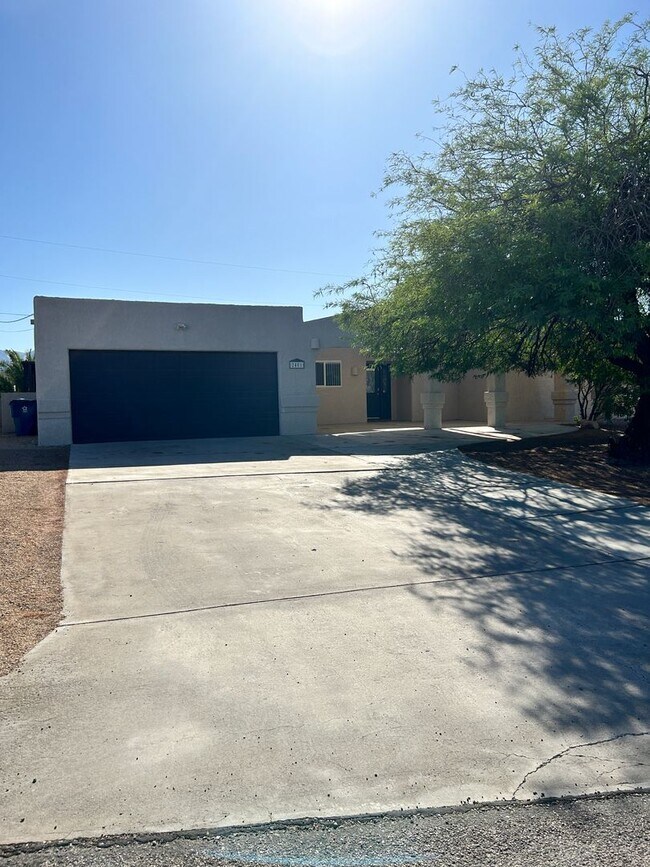 2401 Cosnina Dr