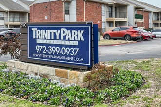 Trinity Park Apartments in Irving, TX - Foto de edificio - Building Photo