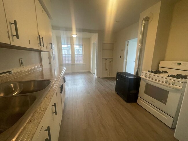 10-12-14 E Hoosac St in Adams, MA - Building Photo - Building Photo