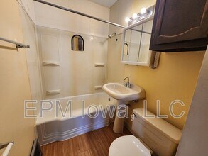 661 Dawson St in Waterloo, IA - Building Photo - Building Photo