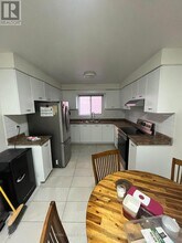 327 Evergreen Crescent in Oakville, ON - Building Photo - Building Photo