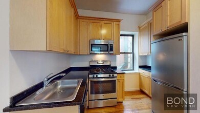 212 Grand St in New York, NY - Building Photo - Building Photo