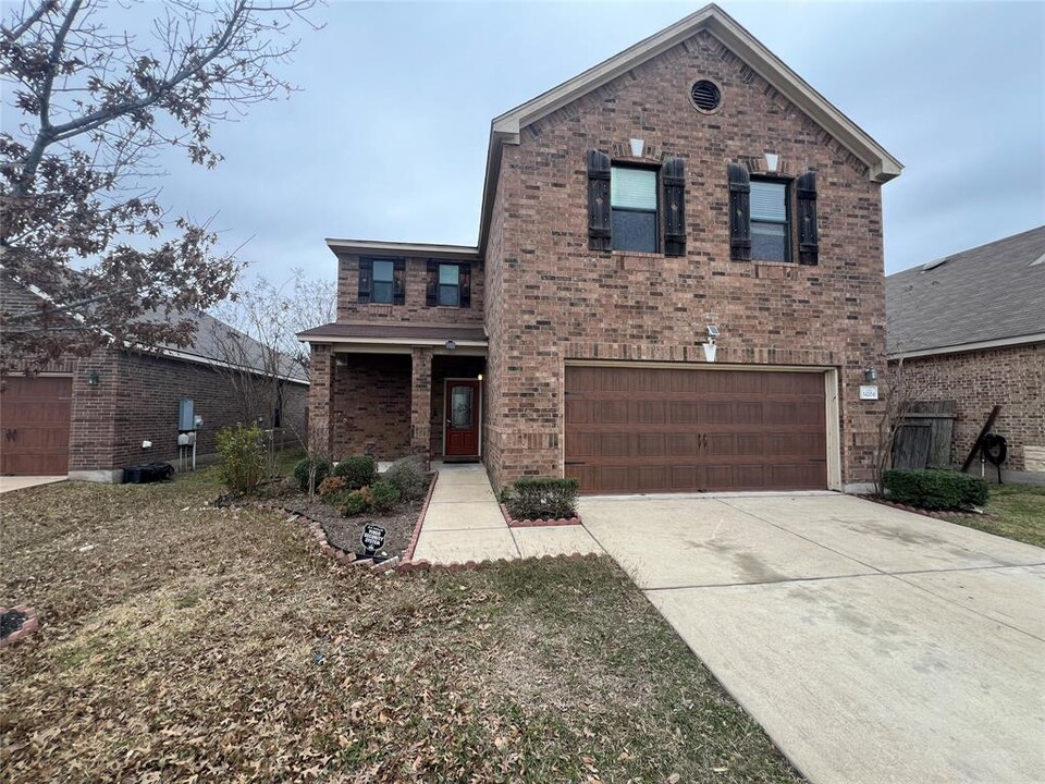 14204 Lake Victor Dr in Pflugerville, TX - Building Photo