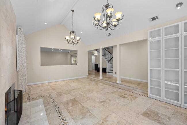 16513 Moorpark St in Encino, CA - Building Photo - Building Photo