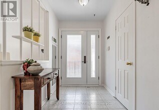 6 Arrowstook Rd in Toronto, ON - Building Photo - Building Photo