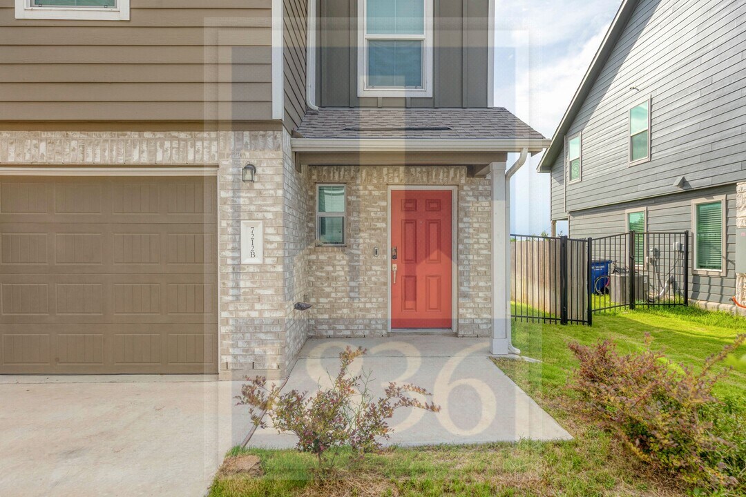 7212 Sparkling Light Dr in Austin, TX - Building Photo