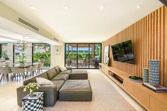 120 Buttonwood Dr in Key Biscayne, FL - Building Photo - Building Photo