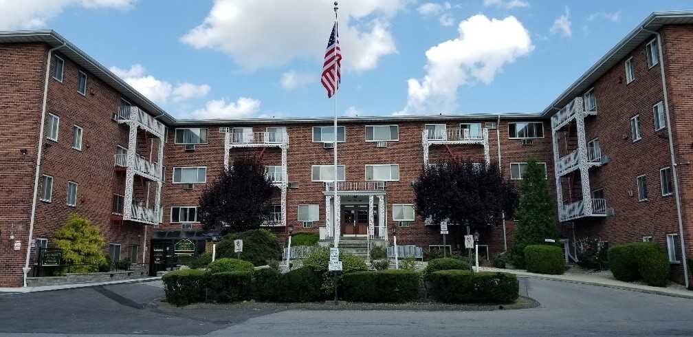 838 Pelhamdale Ave in New Rochelle, NY - Building Photo