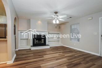 4020 Meadow Glen Way in Fairburn, GA - Building Photo - Building Photo