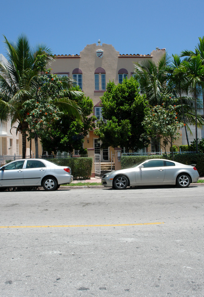 Fernwood Apartments in Miami Beach, FL - Building Photo - Building Photo