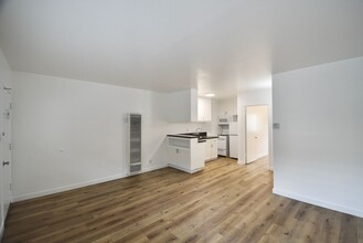 10645 Valley Spring Ln in Los Angeles, CA - Building Photo - Building Photo