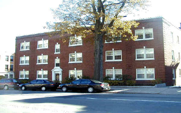 1555 Beacon St in Brookline, MA - Building Photo