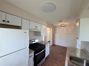 8520 Woodstone Dr in Austin, TX - Building Photo - Building Photo