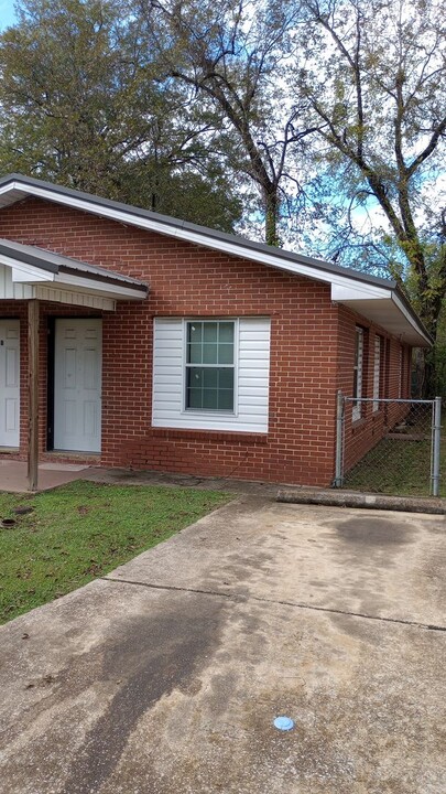 2118 Jemison Ave in Tuscaloosa, AL - Building Photo