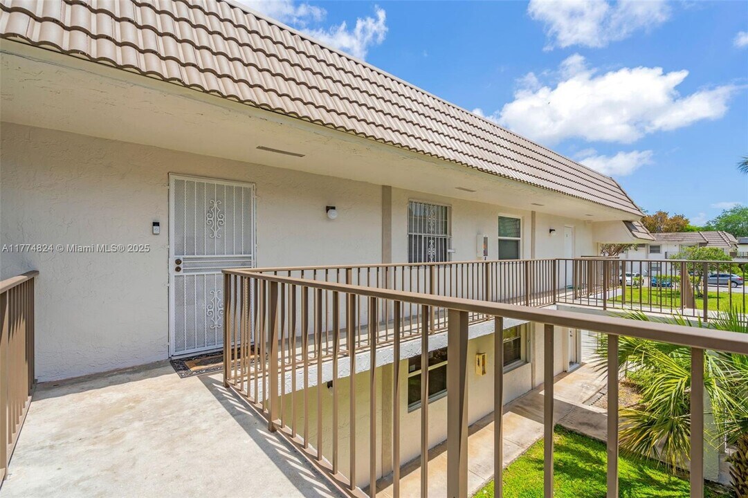 7051 SW 129th Ave in Miami, FL - Building Photo