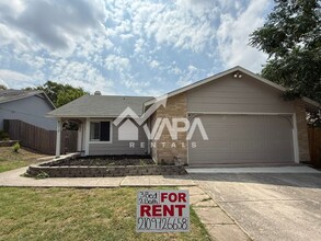 8312 Spring Town St in Converse, TX - Building Photo - Building Photo