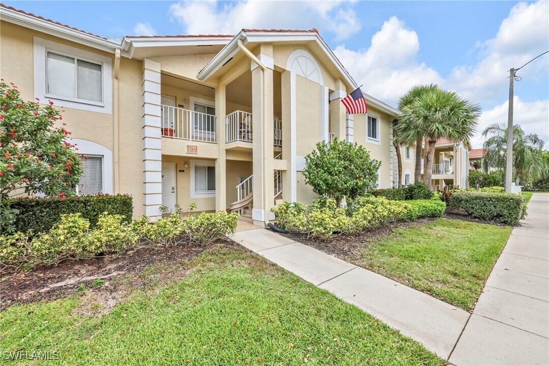 7791 Esmeralda Way in Naples, FL - Building Photo