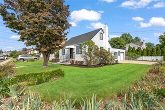 1 Center Ct in Bethpage, NY - Building Photo - Building Photo