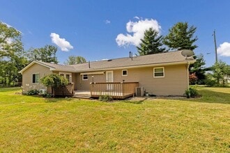 5796 Beecher Rd in Granville, OH - Foto de edificio - Building Photo