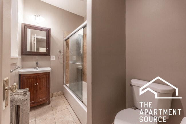 1432 W Jonquil Ter, Unit 2 in Chicago, IL - Building Photo - Building Photo