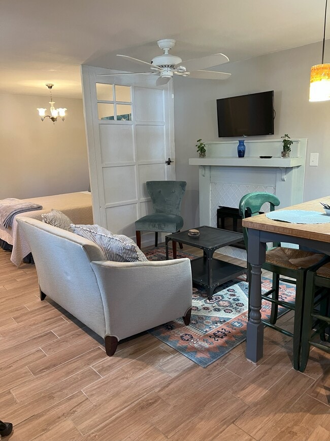 3277 N Whitney Ave, Unit FURNISHED Monthly Studio in Hapeville, GA - Building Photo - Building Photo