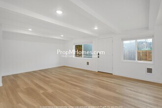 7026 N Burlington Ave in Portland, OR - Building Photo - Building Photo