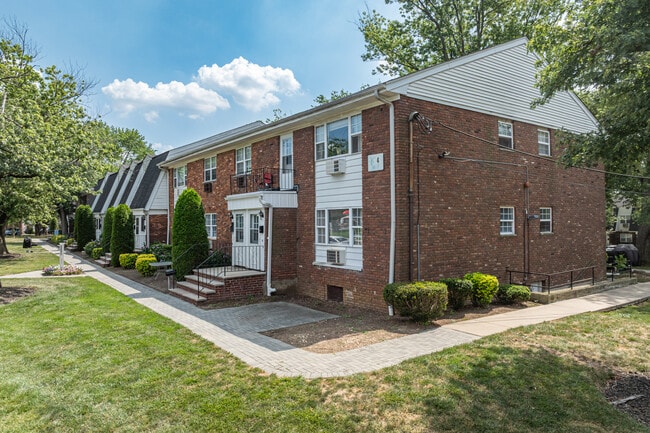 Nieuw Amsterdam Village in South Amboy, NJ - Building Photo - Building Photo