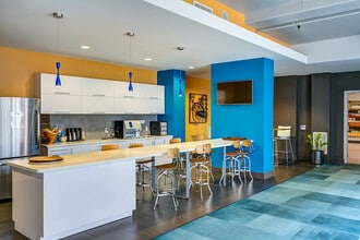 ReNew Federal Hill East & West in Baltimore, MD - Foto de edificio - Interior Photo