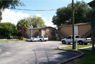 Tropical Delight Apartments in Temple Terrace, FL - Building Photo - Building Photo