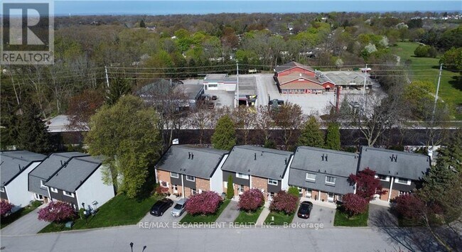 77 Linwell Rd in St Catharines, ON - Building Photo - Building Photo