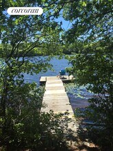 40 Missapogue Ct in Southampton, NY - Building Photo - Building Photo