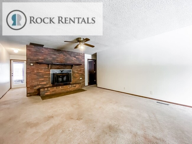 10171 Golden Arrow Dr in Hutchinson, KS - Building Photo - Building Photo