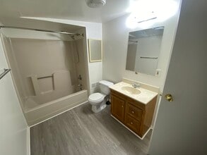 144 Farnsworth Ave, Unit Apt. 3 in Bordentown, NJ - Building Photo - Building Photo
