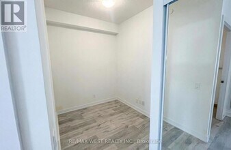 251 Manitoba St in Toronto, ON - Building Photo - Building Photo