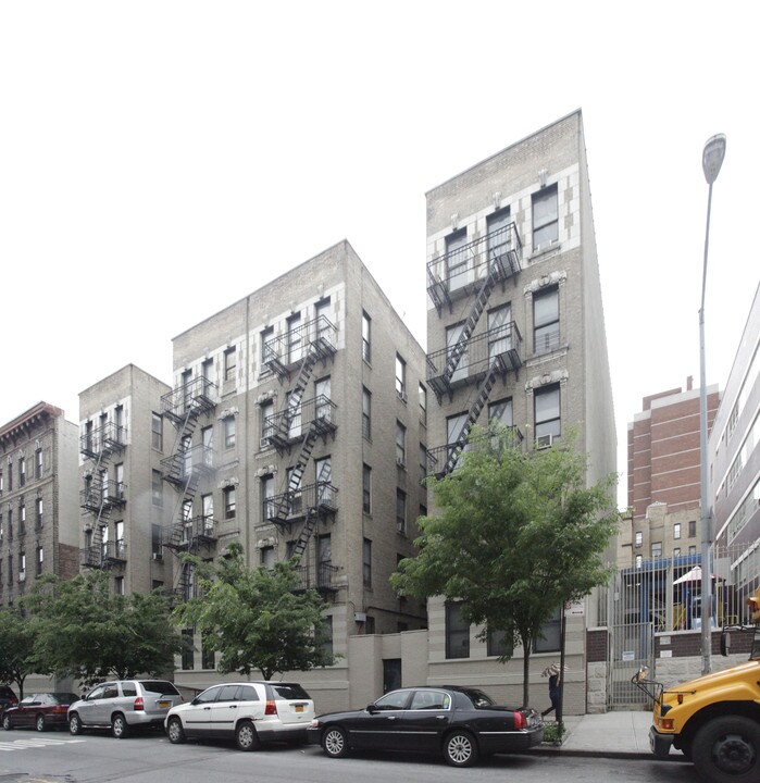 Icarus Apartments in New York, NY - Building Photo