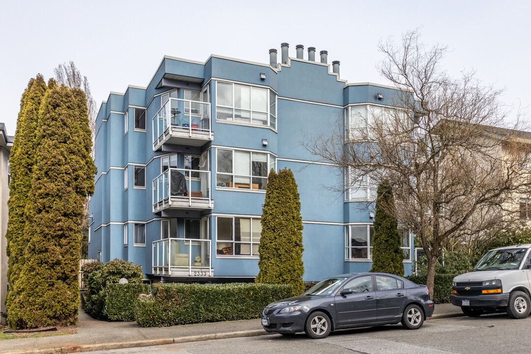 2333 Eton St in Vancouver, BC - Building Photo