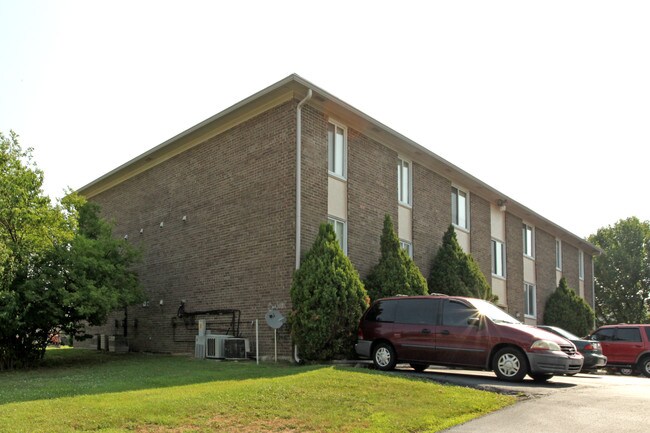 9800 Michael Edward Dr in Louisville, KY - Foto de edificio - Building Photo