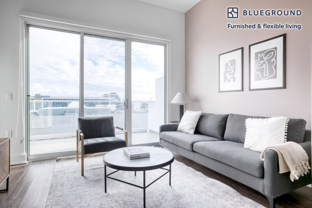 4210 Del Rey Ave-Unit -FL6-ID967 in Marina Del Rey, CA - Building Photo