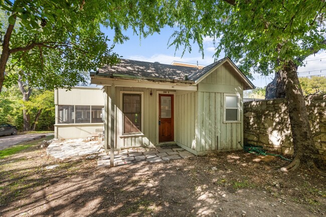property at 2810 San Pedro St