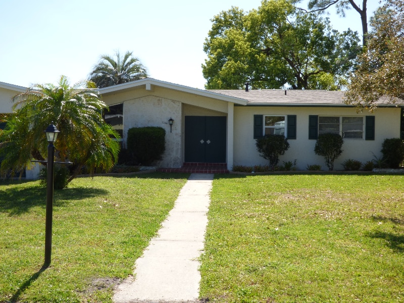 1266 W Wellington Dr in Deltona, FL - Building Photo