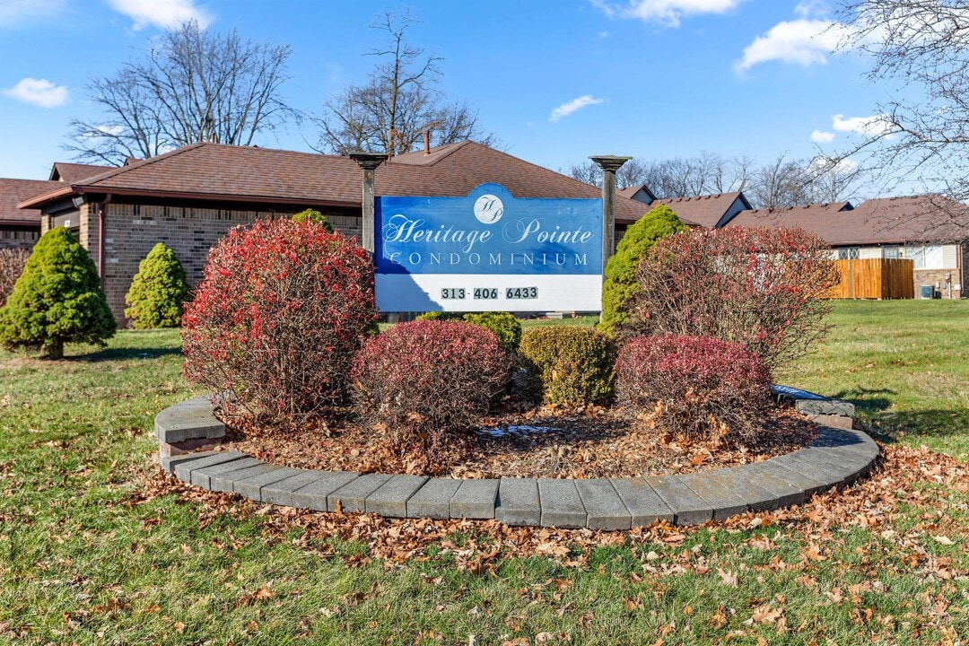 3712 Heritage Pkwy in Dearborn, MI - Building Photo