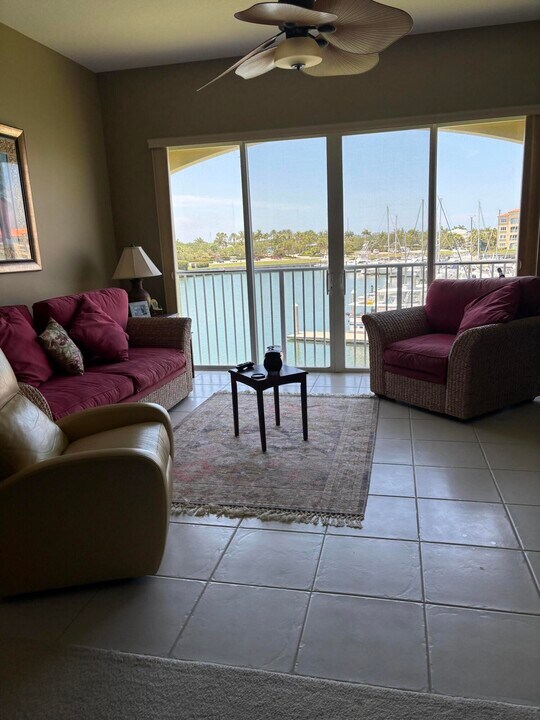 14 Harbour Isle Dr W in Fort Pierce, FL - Building Photo