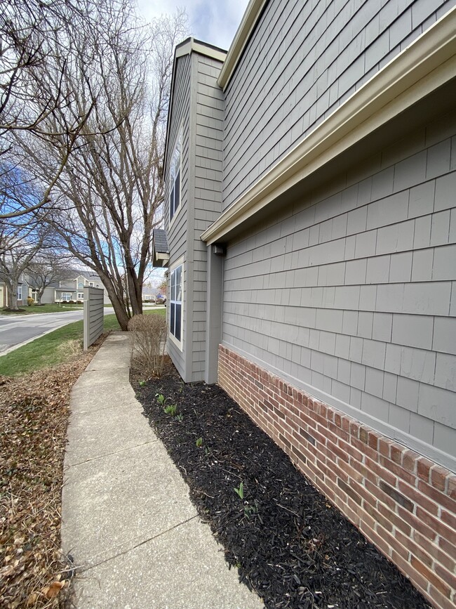 9467 Wimbledon Ct in Indianapolis, IN - Building Photo - Building Photo